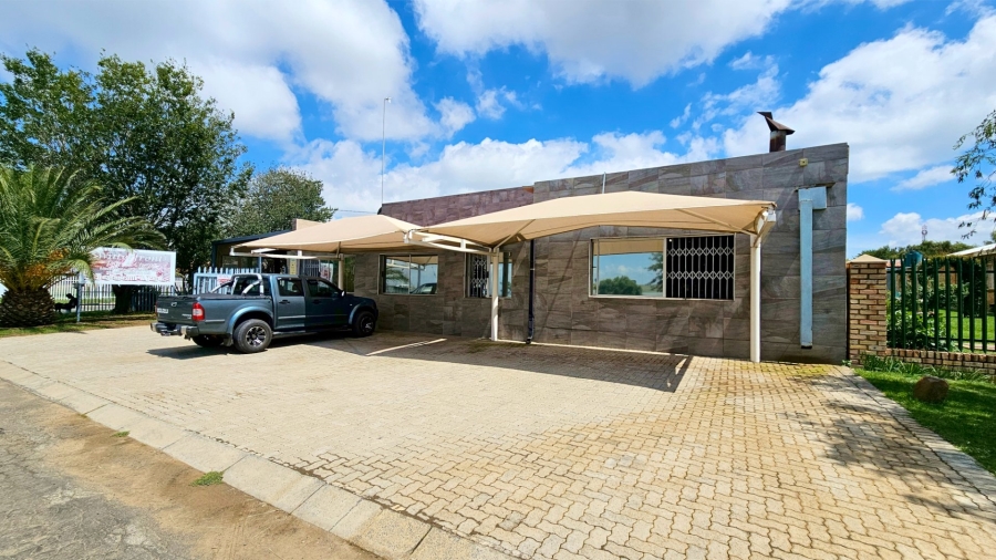  Bedroom Property for Sale in Oranjeville Free State